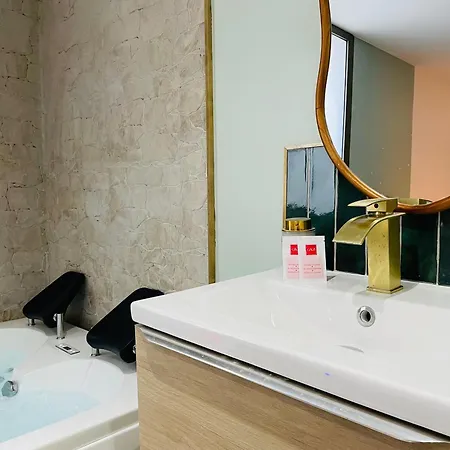 La Athenee - Sauna & Balneo Coeur De - 407 شقة روان